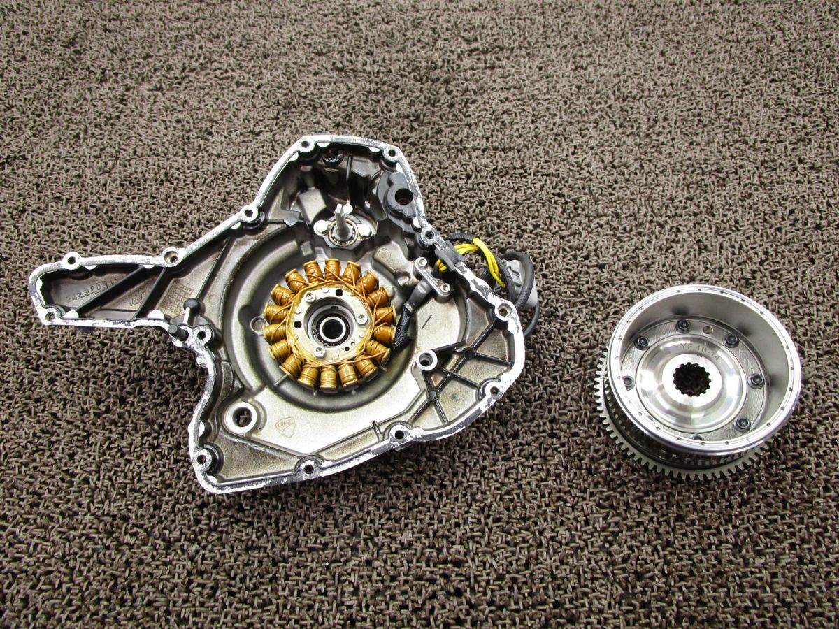 ドカティ ハイパーモタード820SP ジェネレーターカバー ▲A484 フライホイール ダイナモ B201J ドゥカティ ZDM821W4 DUCATI FI