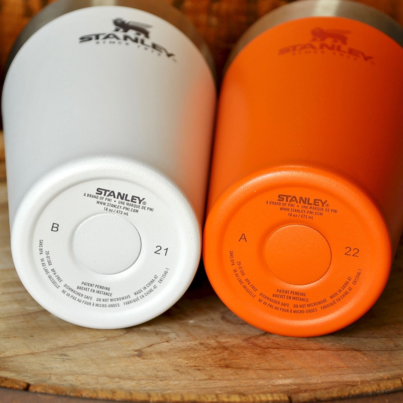  スタンレーSTANLEY 旧スタッキング真空パイント0 47 L セット ホワイト 旧オレンジ 保冷保温 真空断熱タンブラー ペア アウトドアキャンプ bbq ビール マグカップ コップ アウトドア食器