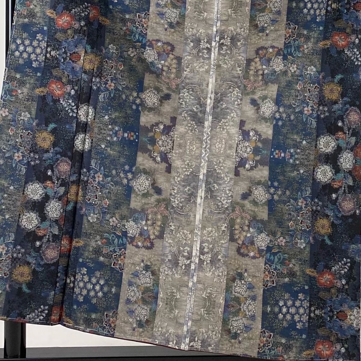 紬 身丈159cm 裄丈60.5cm S 袷 やまと 花唐草 縞 青灰色 正絹