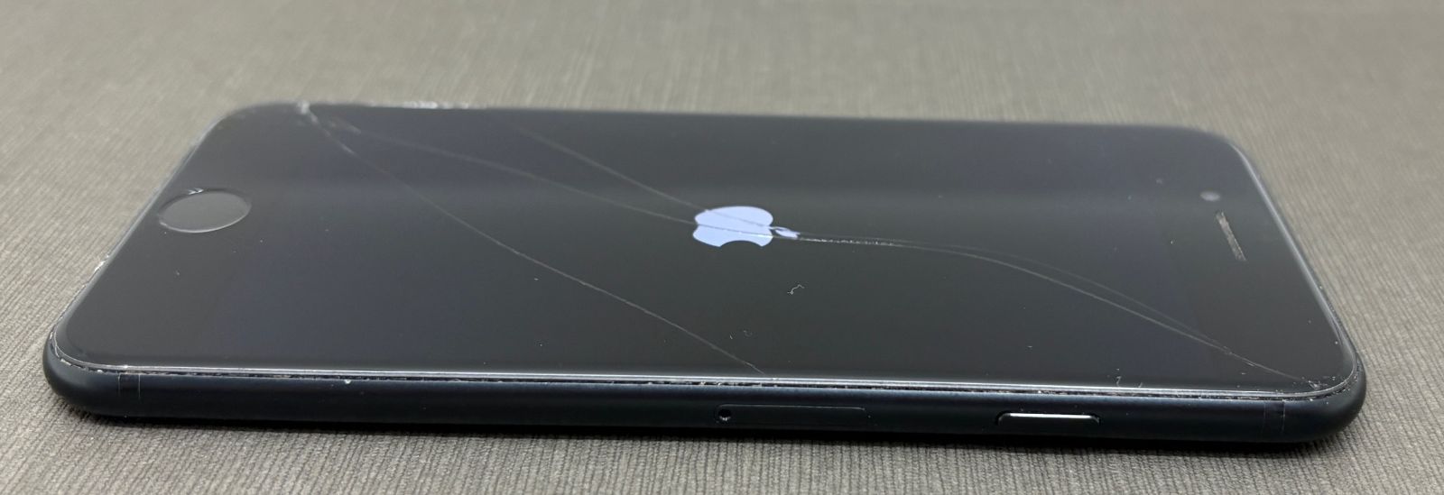 iPhone se2 ジャンク ジャンク】 iPhone SE2 ブラック 64GB -MO32- - メルカリ