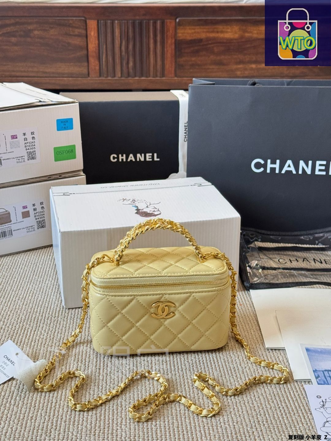 CHANELさん、専用です。 今日WTO】Chanel シャネル 22S ボックスバッグ ?空ロゴハンドル