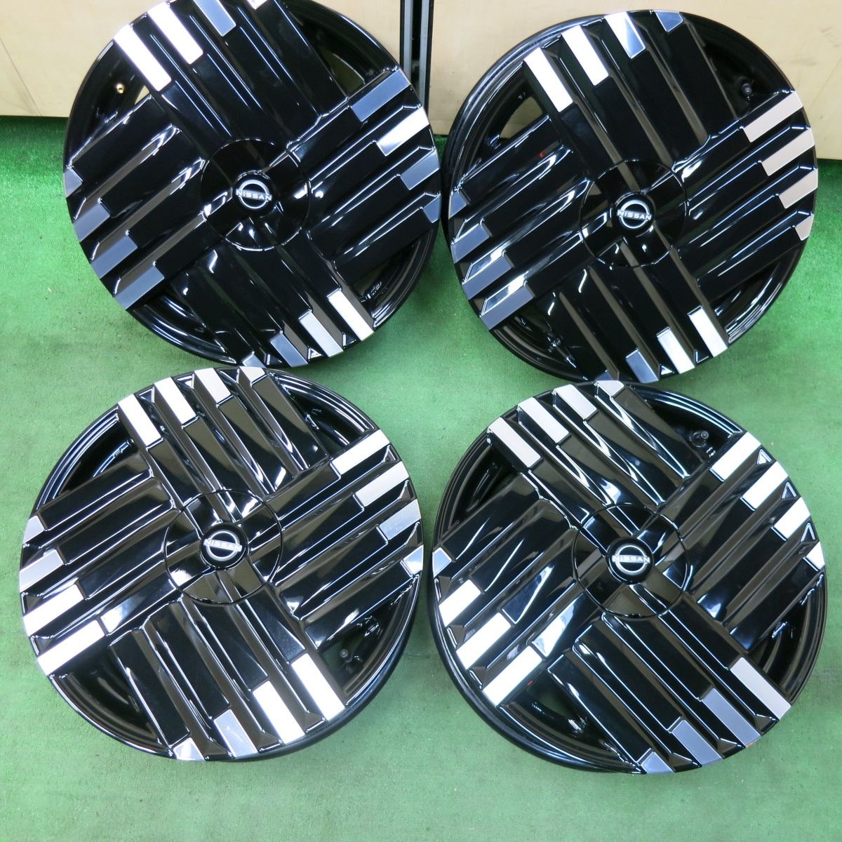 日産オーラE13純正ホイール 4本 17インチ