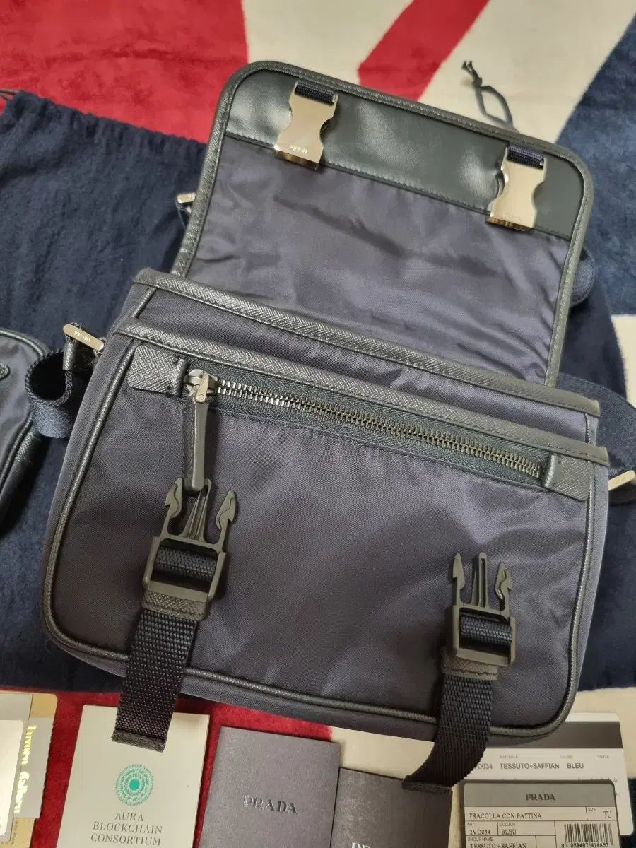 PRADA(プラダ) Re-Nylon サフィアーノ メッセンジャーバッグ 2VD034