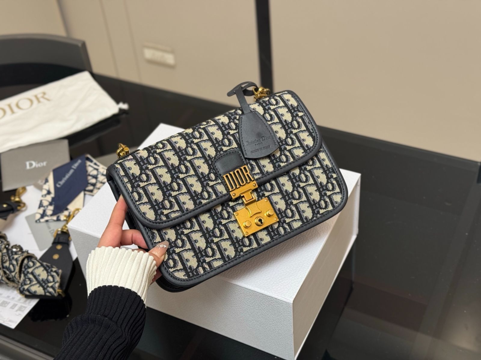DIOR オブリーク ショルダーバッグ メッセンジャーバック ディオール Dior オブリーク ショルダー 斜めがけ バッグ 極美品