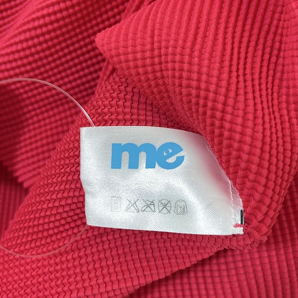  me ISSEY MIYAKE ミー イッセイミヤケ ノースリーブカットソー レディース - ピンク×白×マルチ ハイネック プリーツ ノースリーブ Tシャツ カットソー