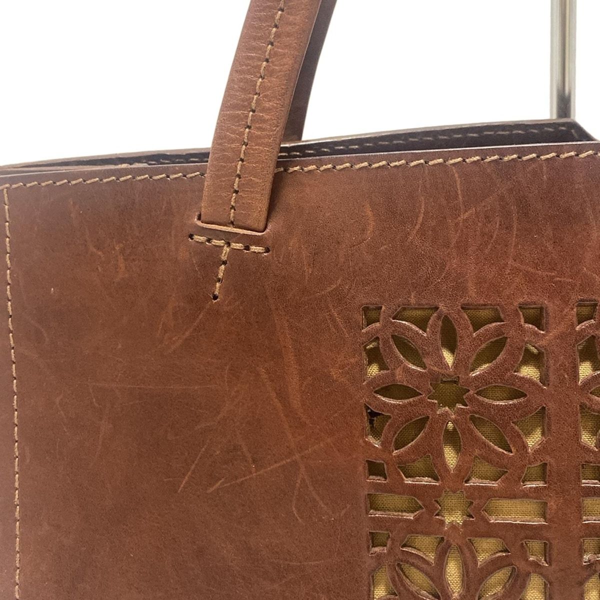 ダークブラウン