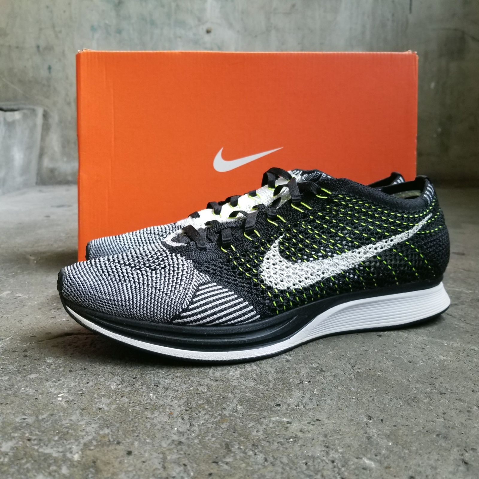 NIKE FLYKNIT RACER 