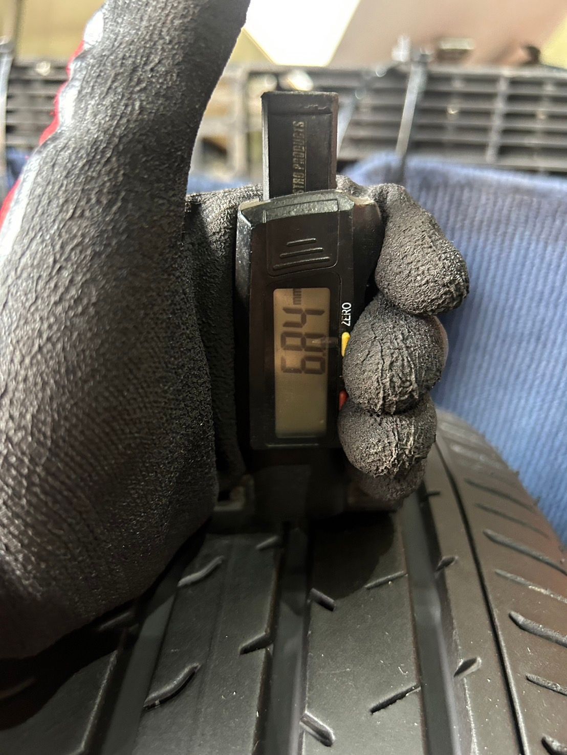 5。000円以上送料無料 製造 溝8.5分山 YOKOHAMA ADVAN V03 2本 225 60R18 ASP3146 お財布に優しい