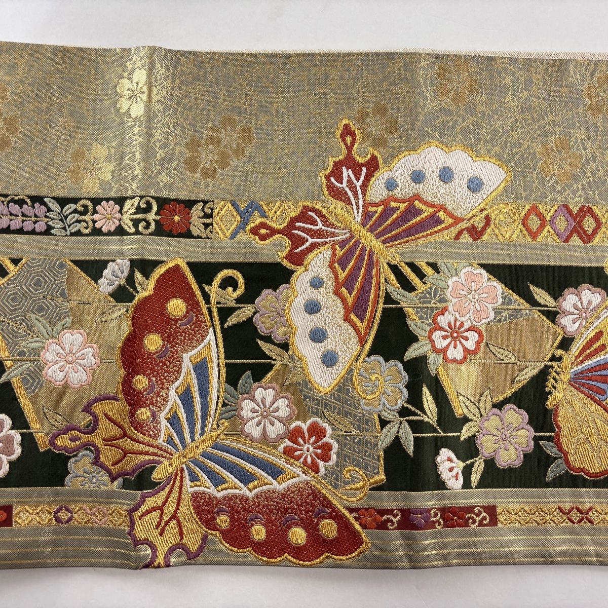 袋帯 美品 秀品 振袖向き 蝶 扇 箔 金糸 金色 六通 正絹 【中古
