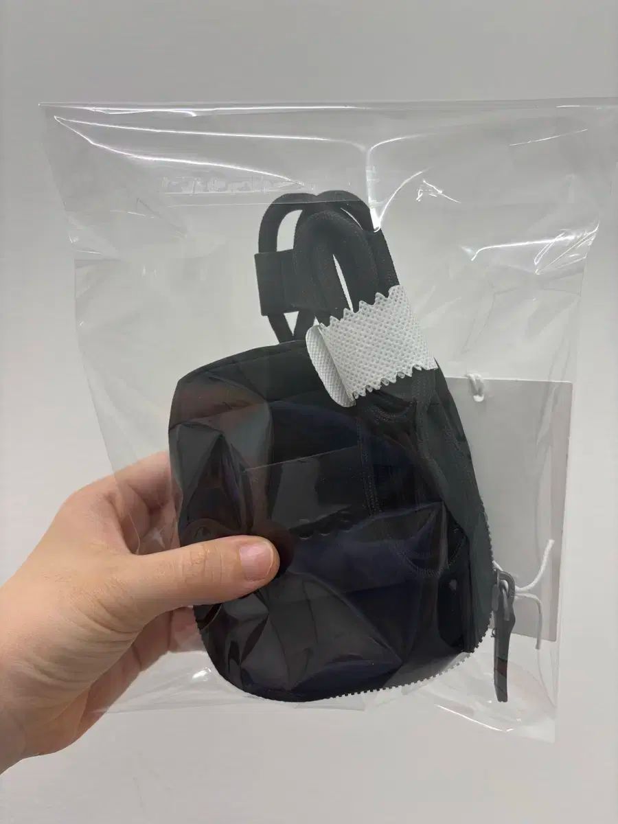 COS COS(コス) CANOPY ミニ クロスボディバッグ バッグ ー ナイロン