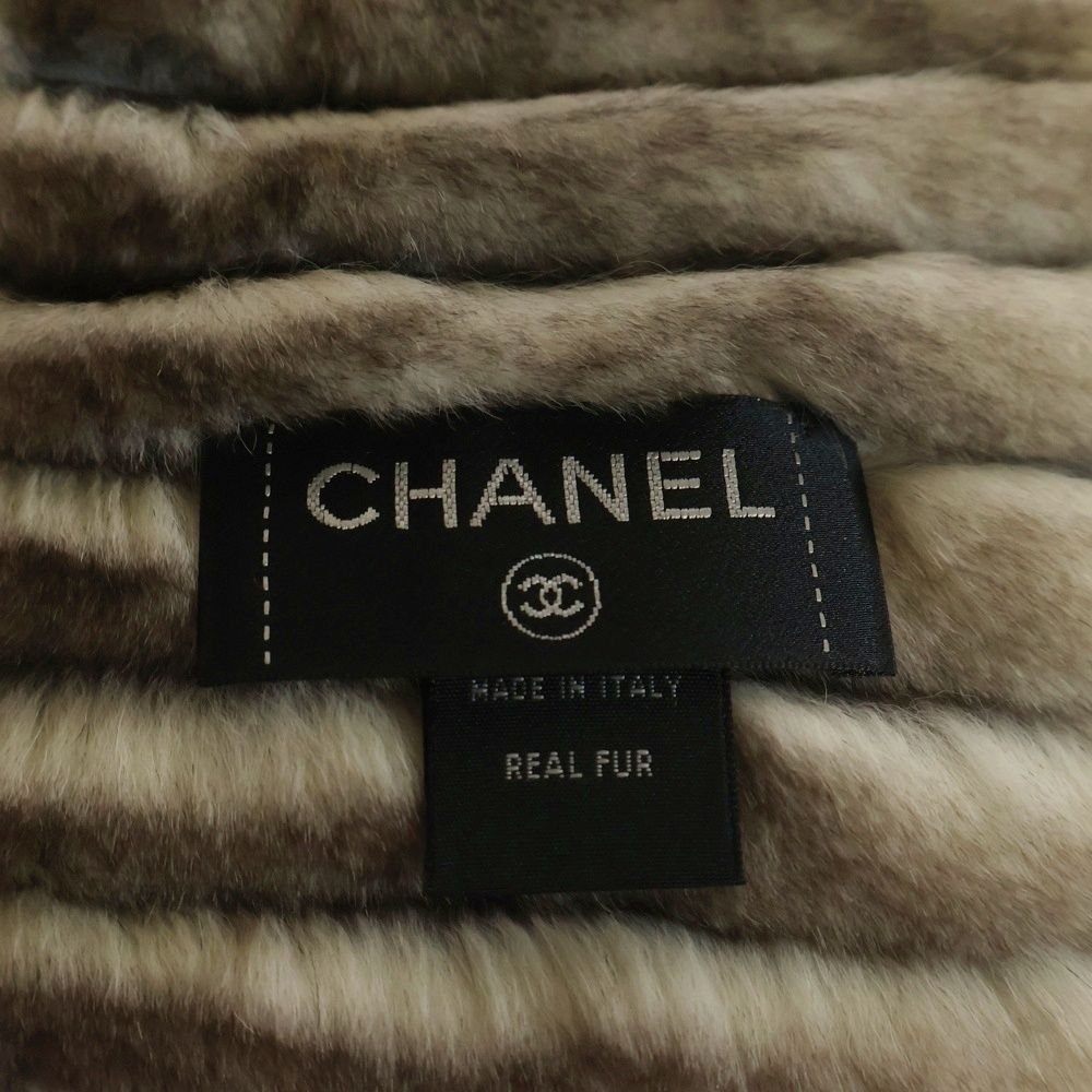 CHANEL シャネル ココマーク ロゴ ワッペン ファー マフラー ホワイト CHANEL (シャネル) ココマーク マフラー ラパン ホワイト