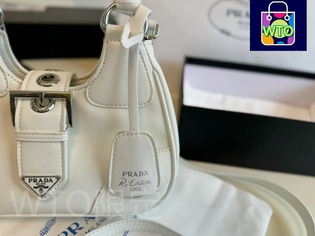PRADAプラダ新作moon bagムーンバッグ、ハンドバッグ