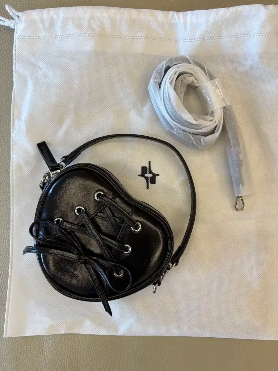 ファインドカプア リボンタイ ハートバッグ