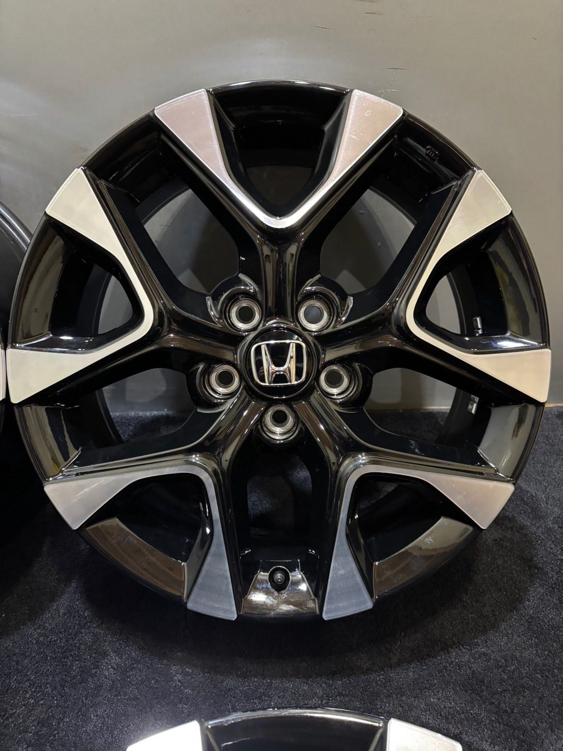 ZR-V Zグレード 純正 アルミホイール　7J　+50　114.3　ホンダ ZR-V Zグレード 純正 アルミホイール 7J +50 114.3 ホンダ 美品