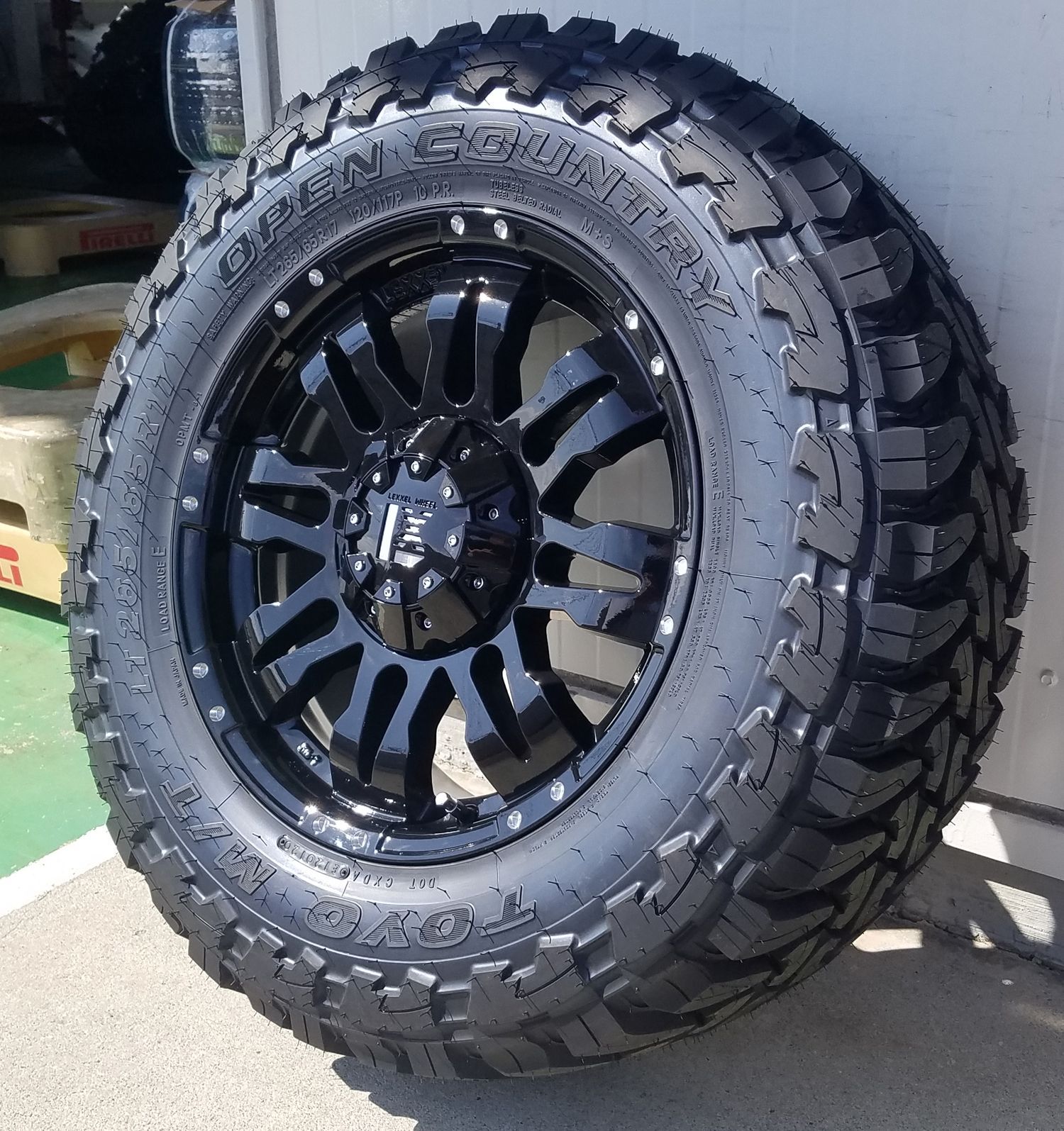 TOYO TIRES プラド サーフ ハイラックス FJ タイヤホイールセット トーヨー オープンカントリーMT 265/65R17 265/70R17  LEXXEL PreDator 17インチ | incartaz.com - タイヤ・ホイールセット