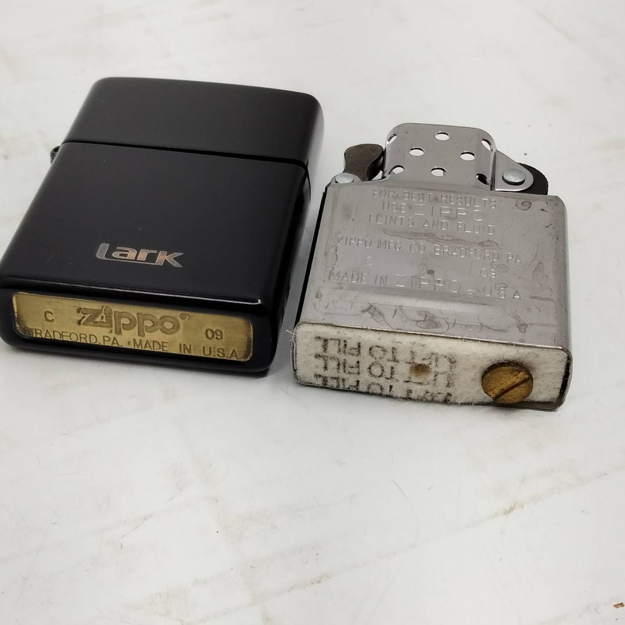 h60408　Zippo　ジッポー　Lark ラーク ブラック 　オイルライター　　ケース付　 喫煙具