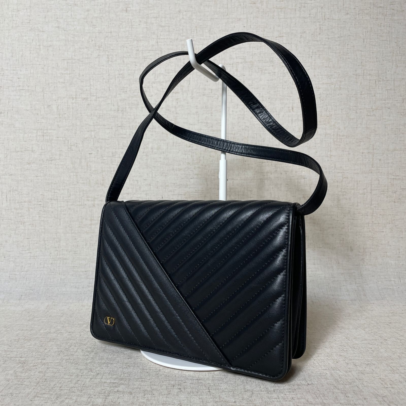 2505-48|美品|ヴァレンティノ ショルダーバッグ ブラック 2505-48|美品|ヴァレンティノ ショルダーバッグ ブラック