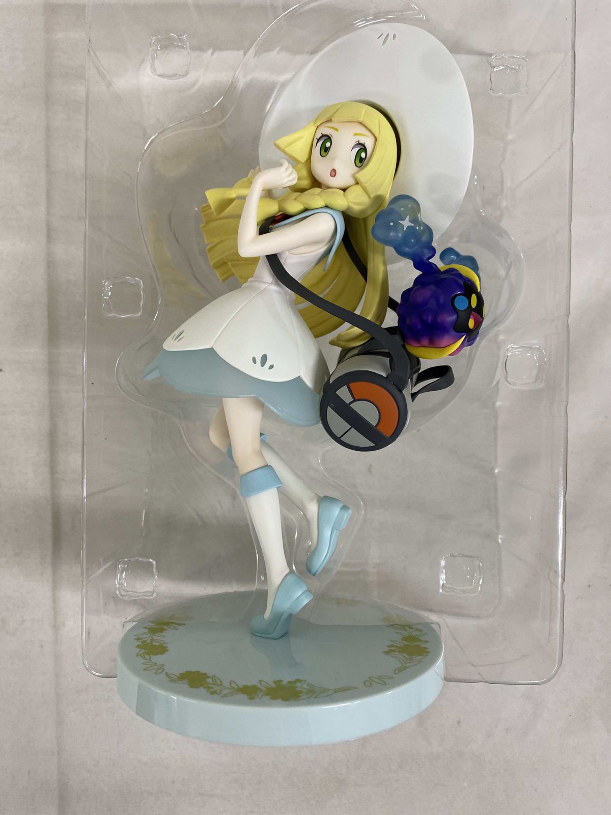 ポケモンセンターオリジナル フィギュア リーリエ&コスモッグ 1