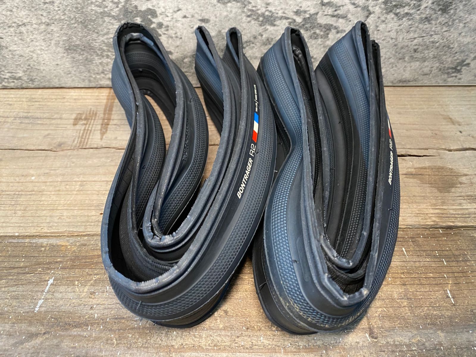 新品BONTRAGER R3 700x28c タイヤ 2本セット ボントレガー R2 700×28C タイヤ2本セット BONTRAGER R3 700x28c