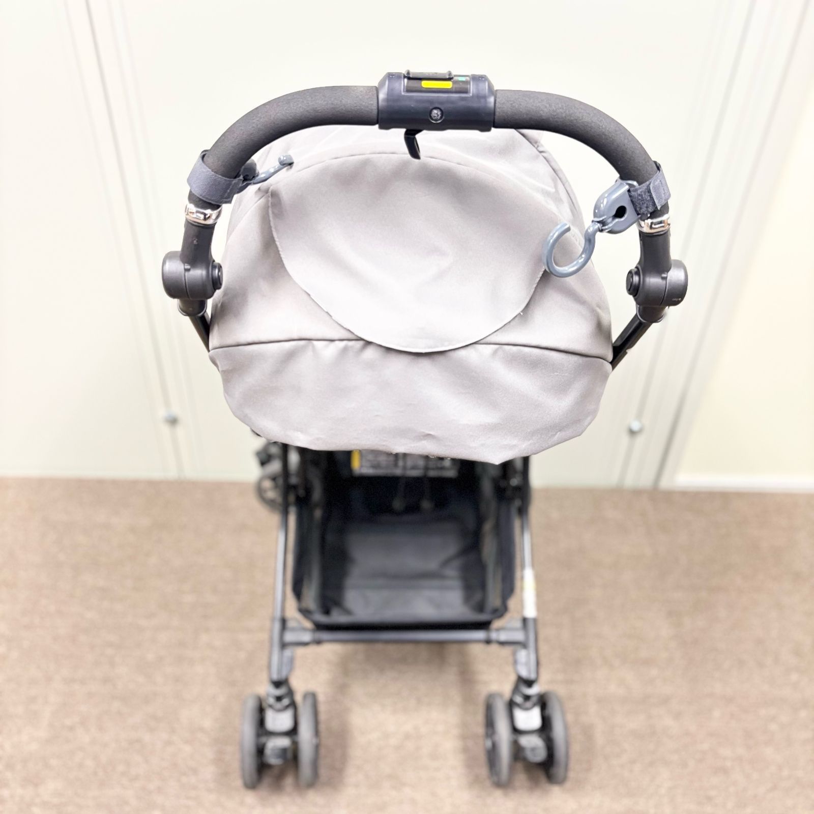 チャコールブラック