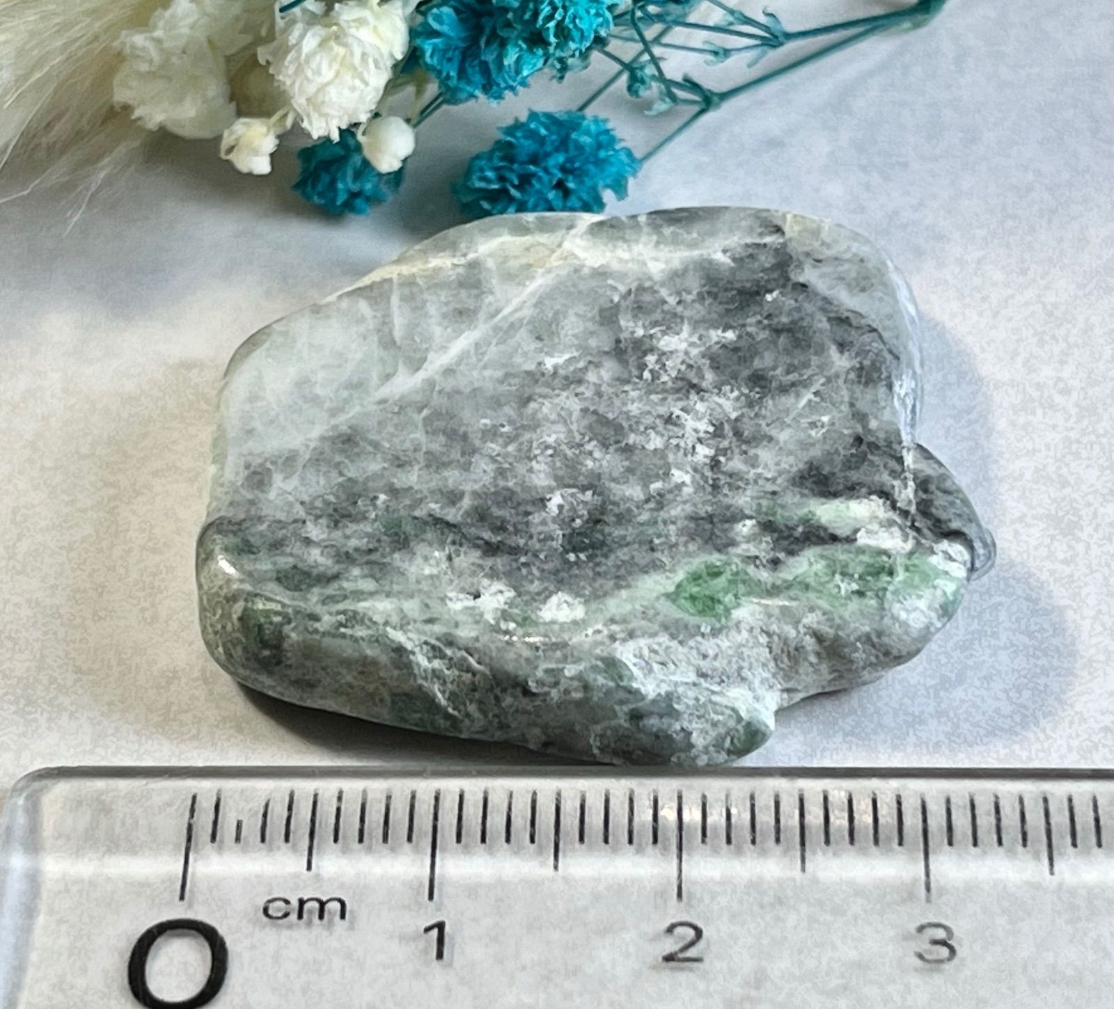 長寿の御守り✨　糸魚川　翡翠　原石　ジェダイド　タンブル 長寿の御守り✨ 糸魚川 翡翠 原石 ジェダイド タンブル - メルカリ