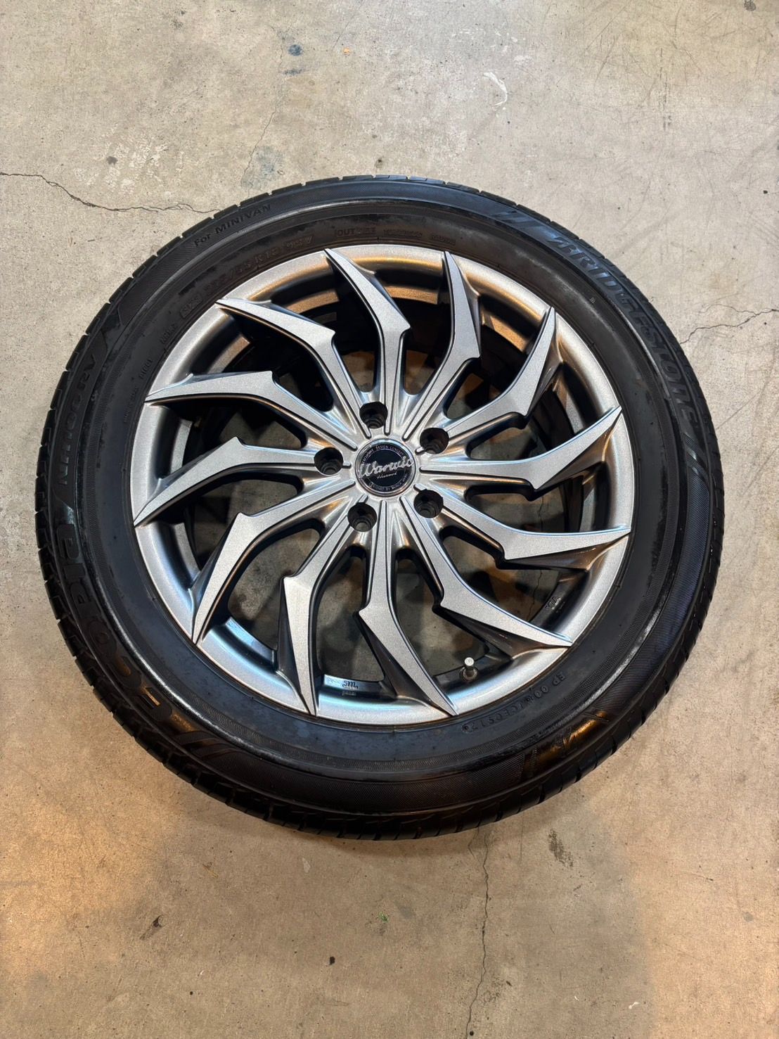 ⑨ デリカD5 社外18インチアルミホイール みです❗
