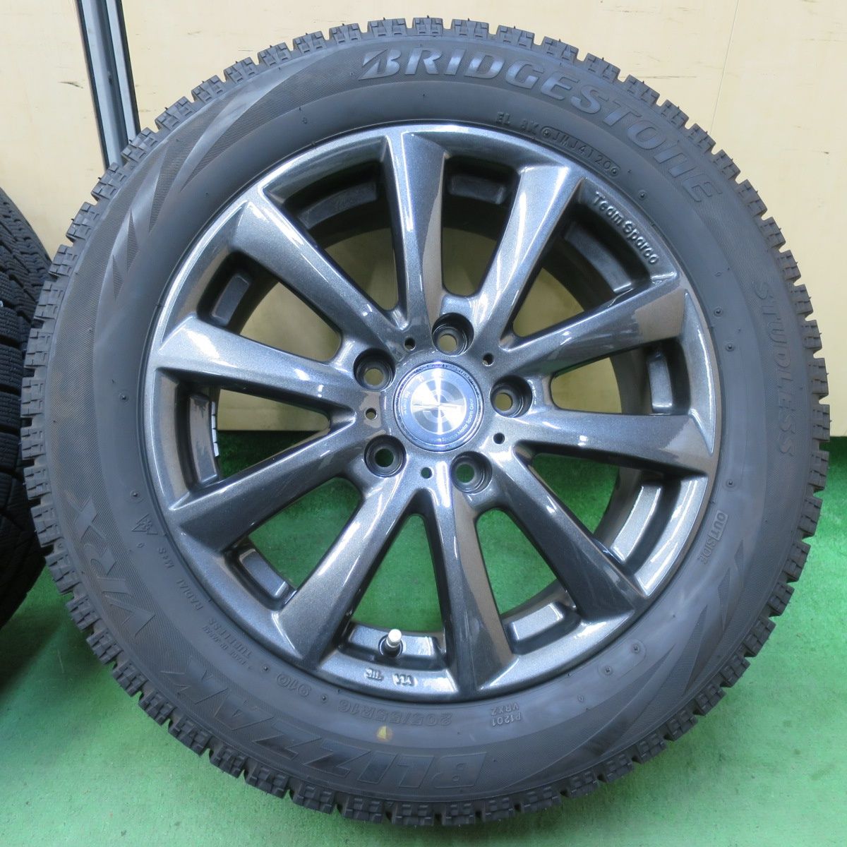 W204ベンツ純正205/55R16スタッドレス BSブリザックVRX2