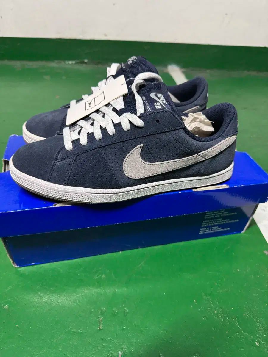 新品 NIKE(ナイキ) ズーム クラシック SB スケート ボードシューズ 270