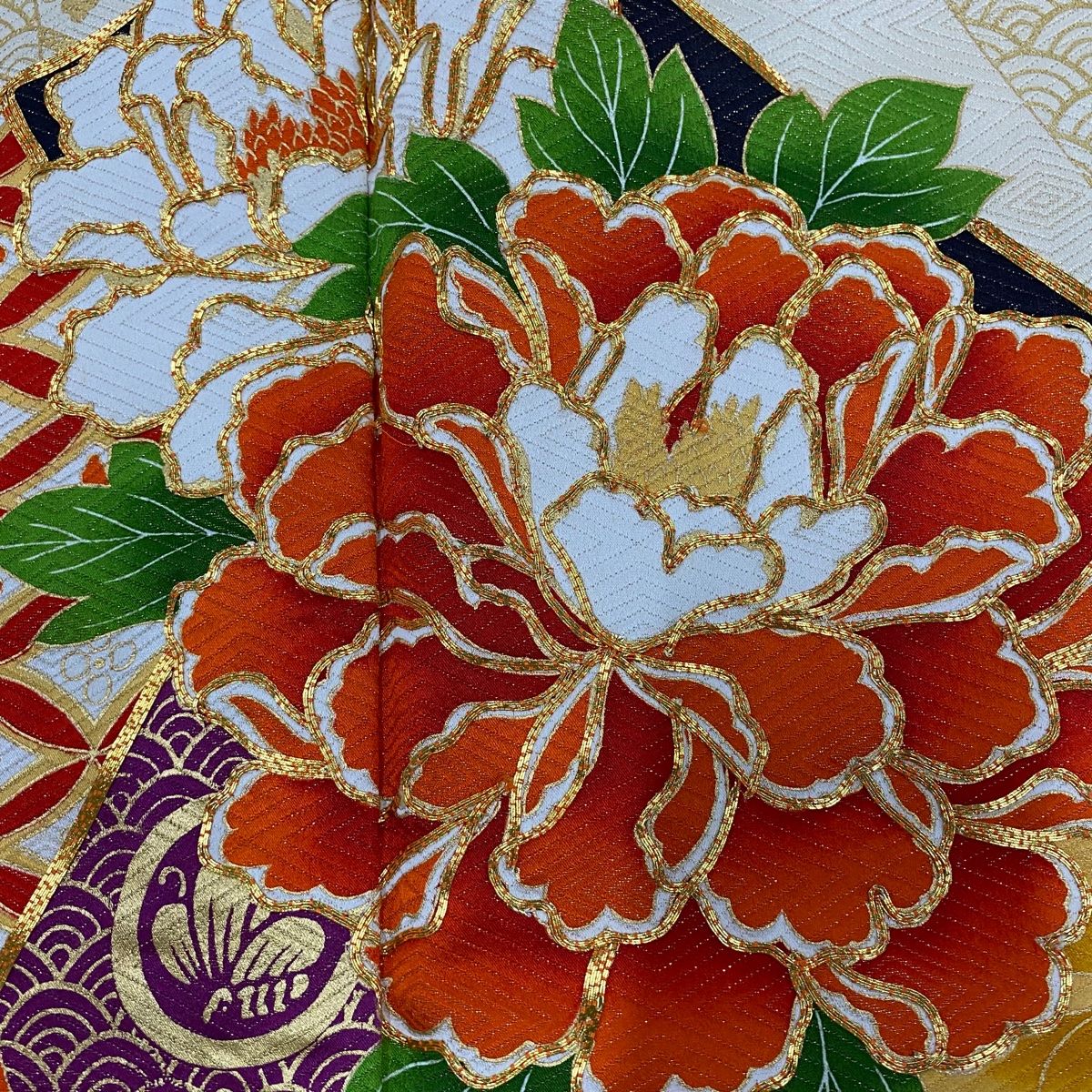 美品 おぼろ染め かわいい花模様 金彩 金通し 縮緬 赤色 袷 正絹 振袖 着物 美品 おぼろ染め かわいい花模様 金彩 金通し 縮緬 赤色 袷 正絹