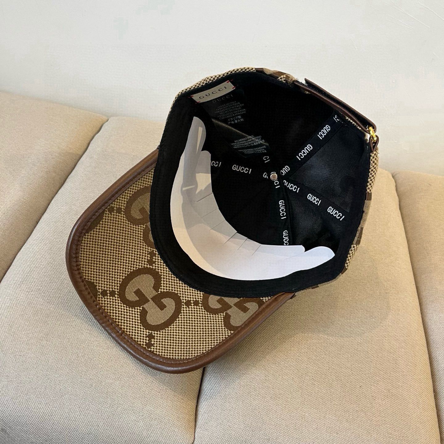 うまる様御専用　GUCCI レアベースボールキャップ　新品未使用品 Gucci（グッチ）メッシュベースボールキャップ、男女兼用で外注