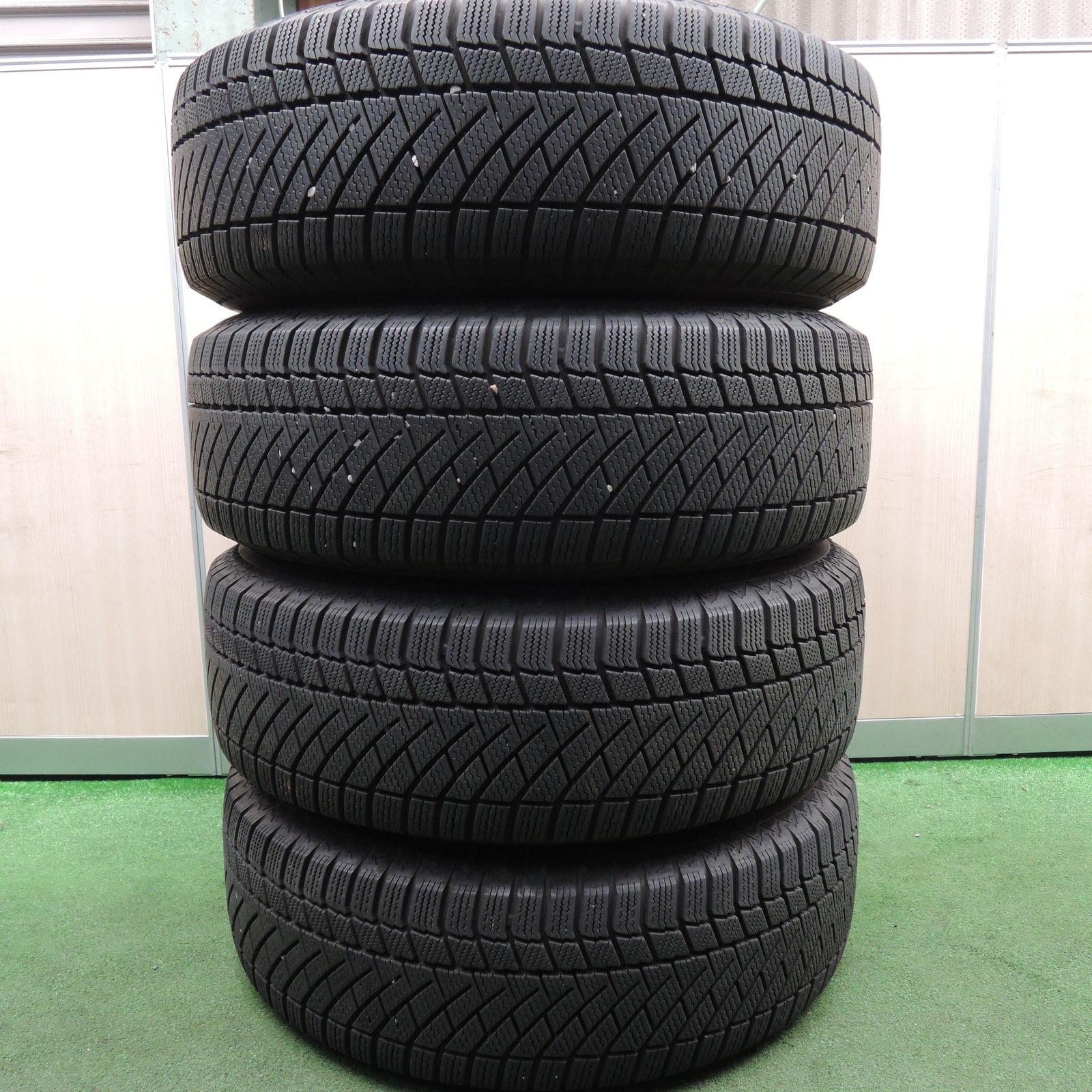 送料無料*バリ溝！9分☆スタッドレス 225/65R17 コンチネンタル コンチ 