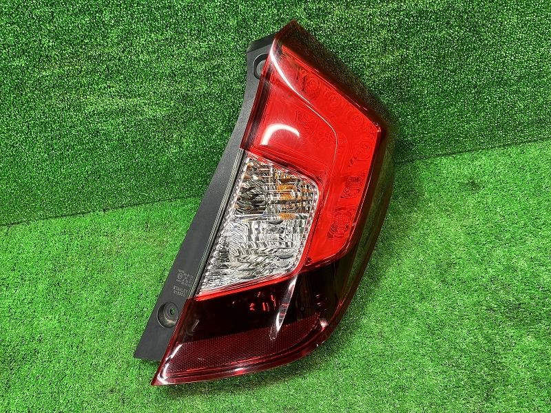 フィット DBA-GK3 右ヘッドランプASSY L13B 33100-T5A-J41 自動車
