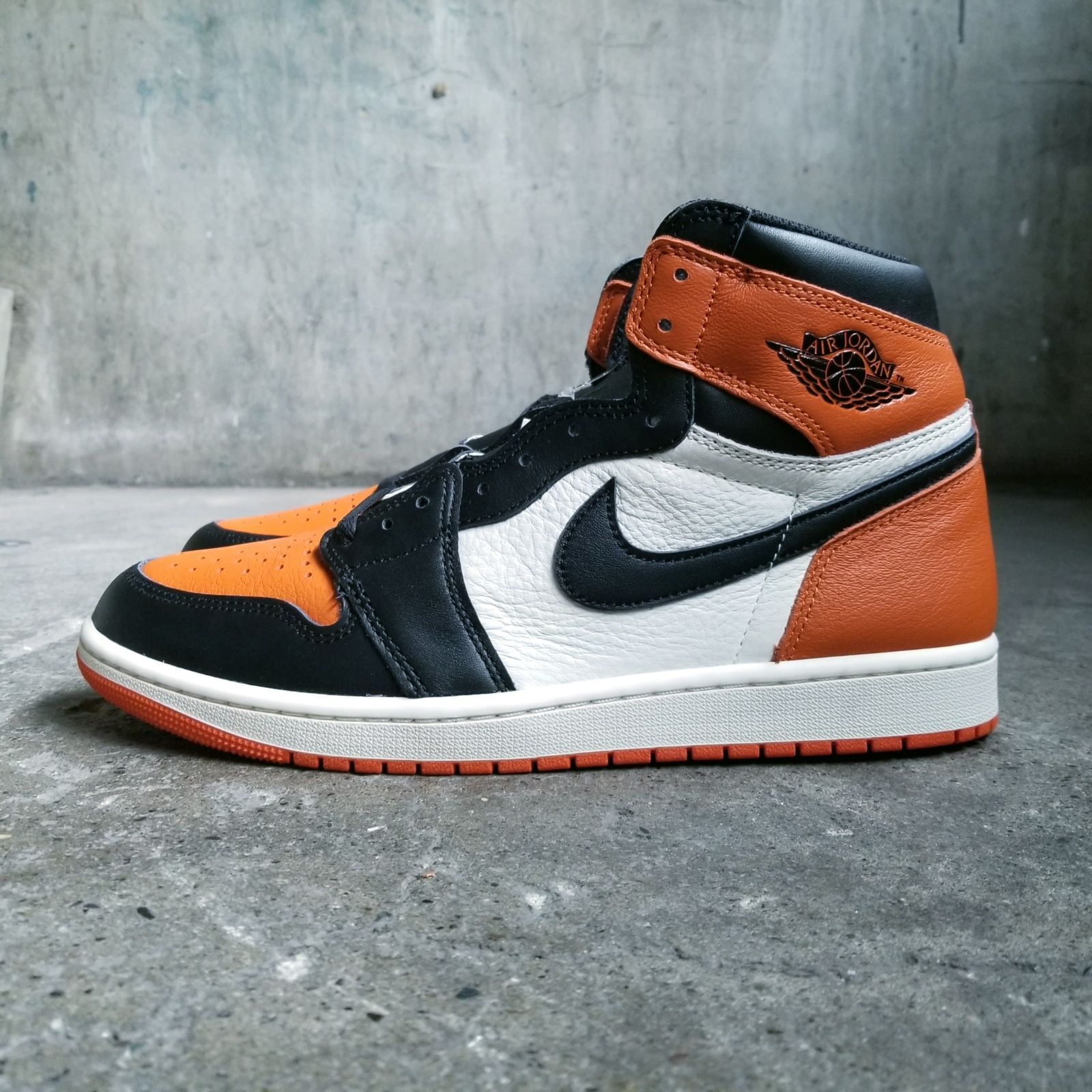 NIKE AIR JORDAN 1 RETRO HIGH OG 