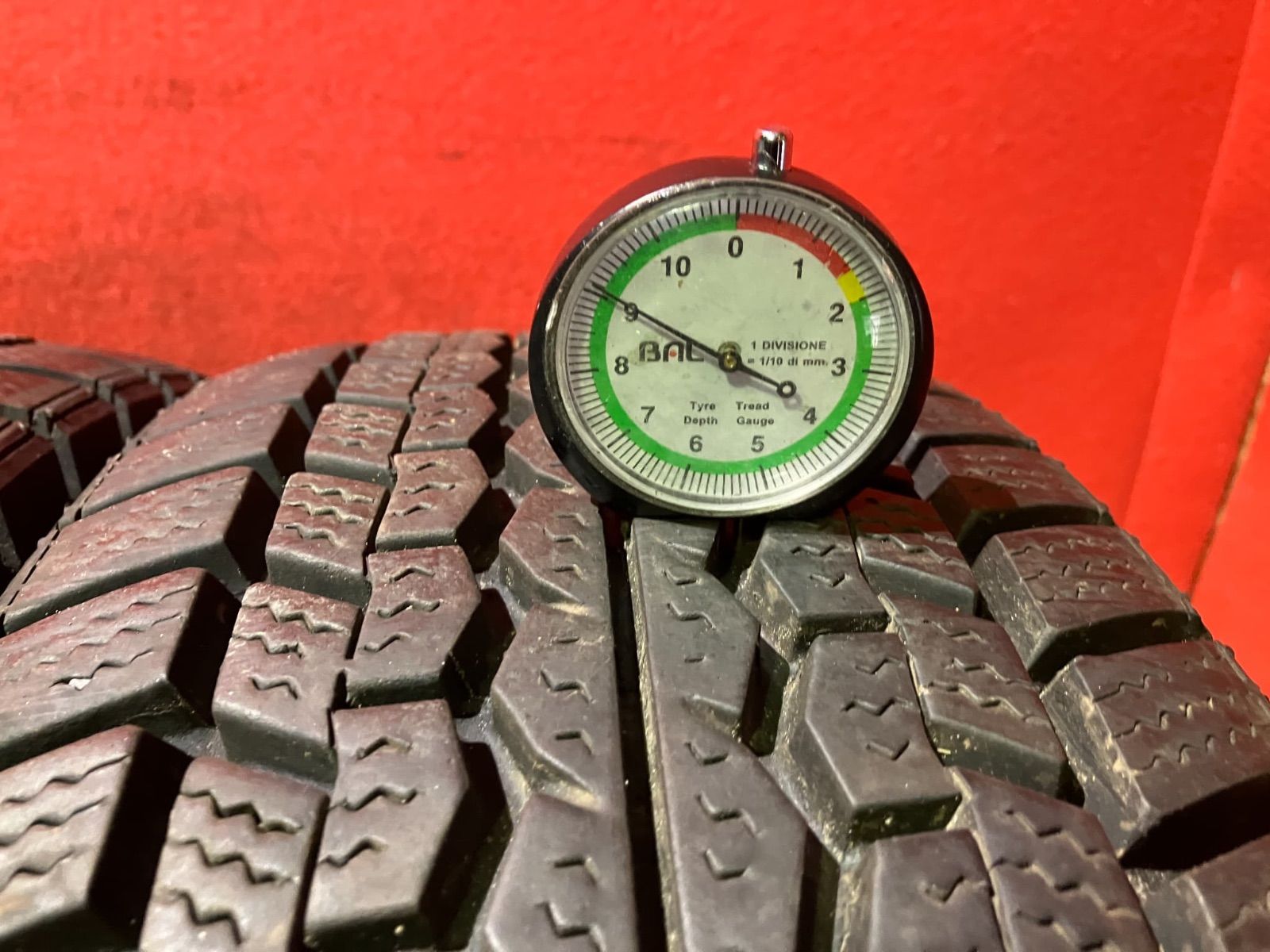 スタッドレスタイヤ 205 80R15 109 107 DUNLOP SPLT01M 6本SET