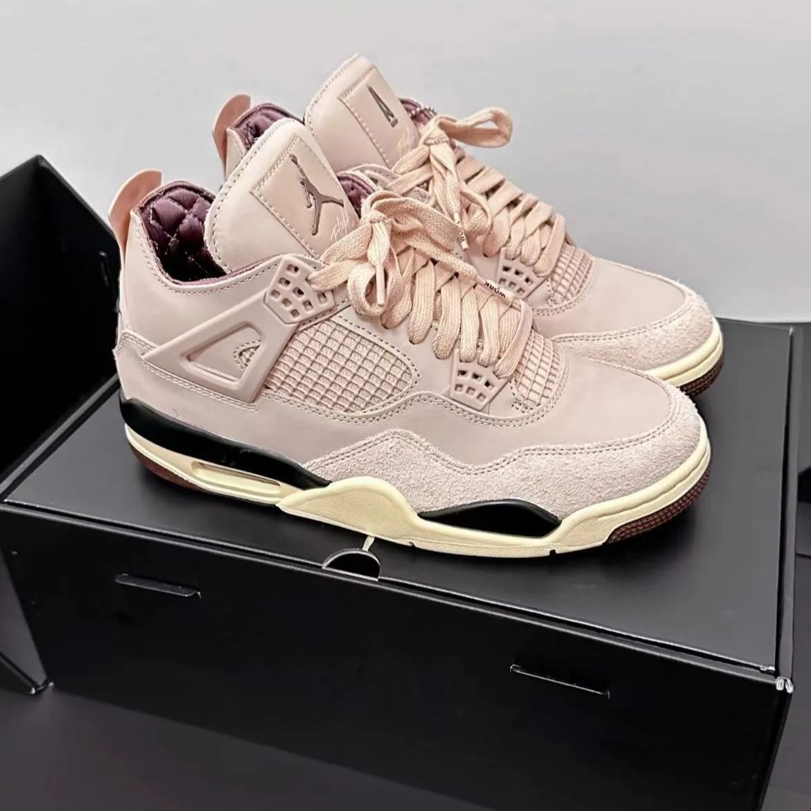 ジョーダン アママニエール A Ma Maniere x Jordan Air Jordan 4 ''While You Were Sleeping'' スニーカー