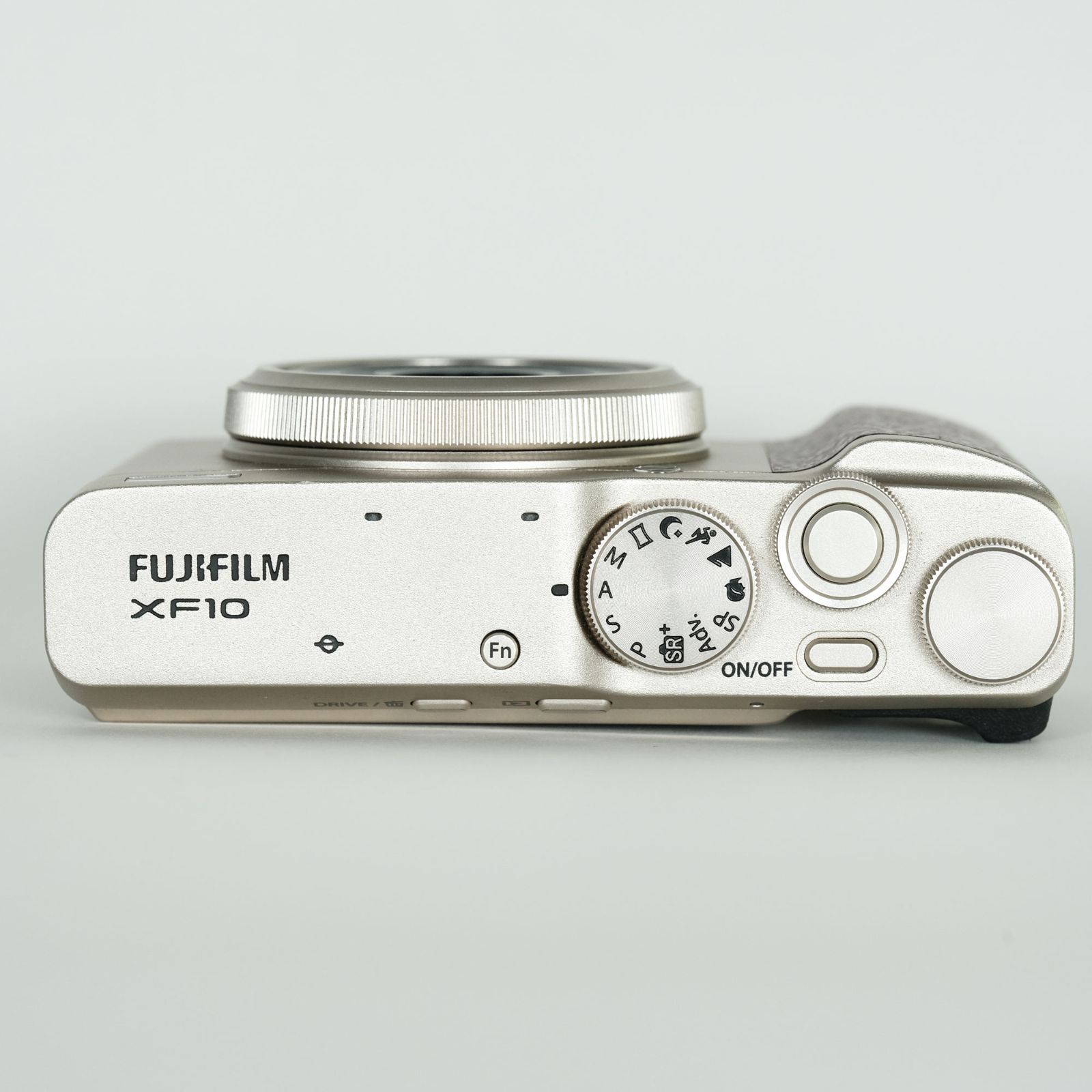 【新品同様】FUJIFILM XF10 ゴールド コンパクトデジタルカメラ 新品同様】FUJIFILM XF10 ゴールド コンパクトデジタルカメラ