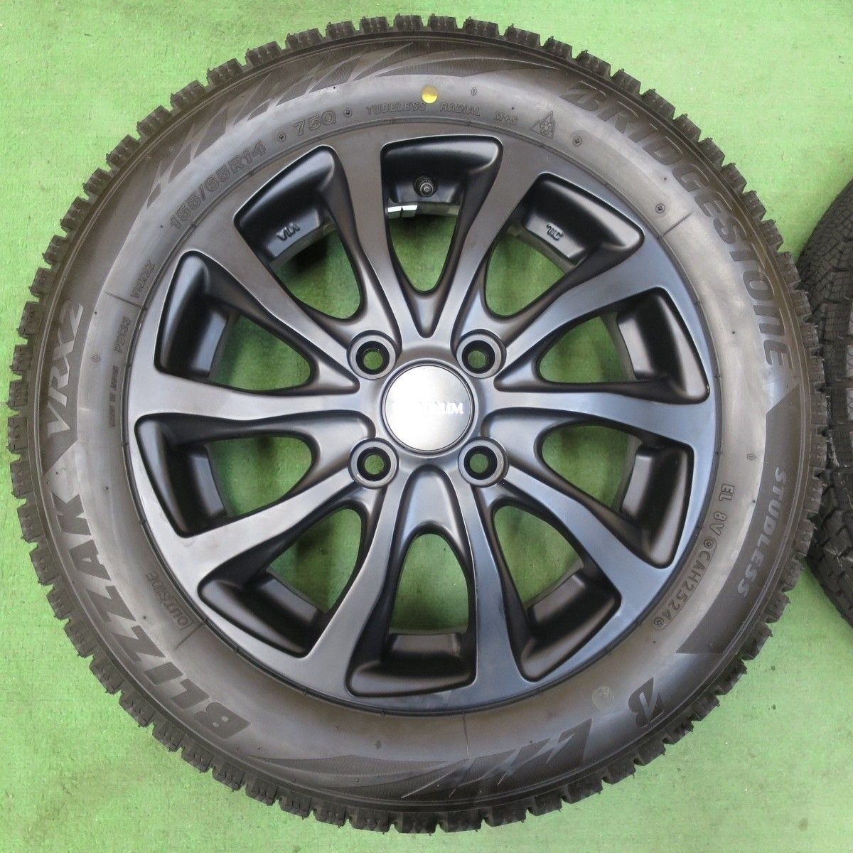 バリ溝 スタッドレス ブリヂストン VRX2 155/65R14 （青0573） バリ溝 スタッドレス ブリヂストン VRX2 155/65R14 （青0573）