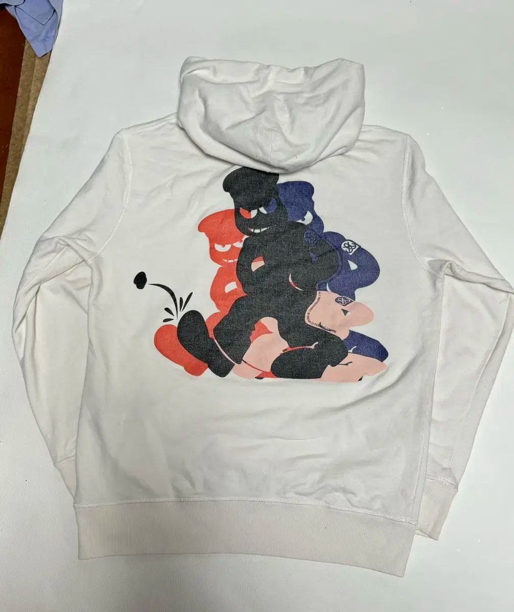 CP カンパニー プリント ビッグロゴ アイボリー フード付きTシャツ