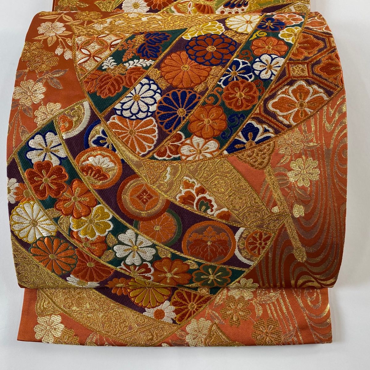 袋帯 美品 秀品 振袖向き 彩花糸巻文 箔 金糸 朱色 六通 正絹