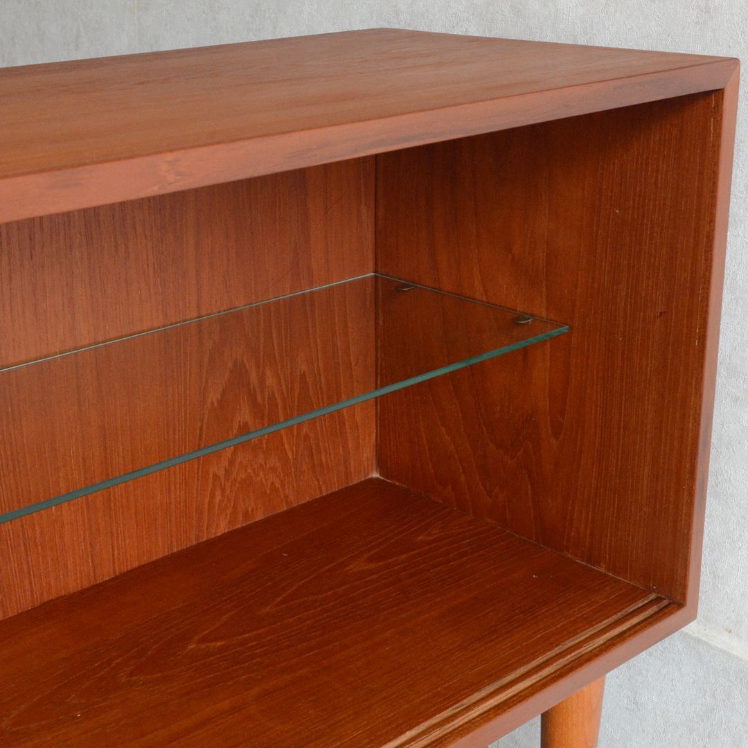 ガラスキャビネット