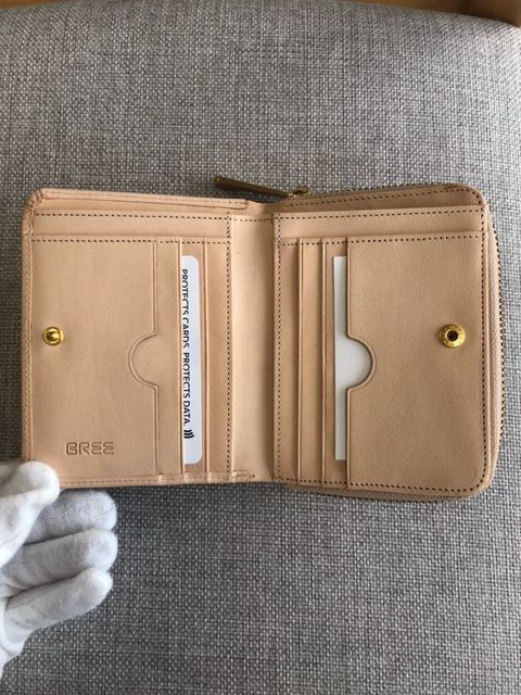 529】BREE BORNHOLM 105 ﾇﾒ革二つ折り財布 - メルカリ