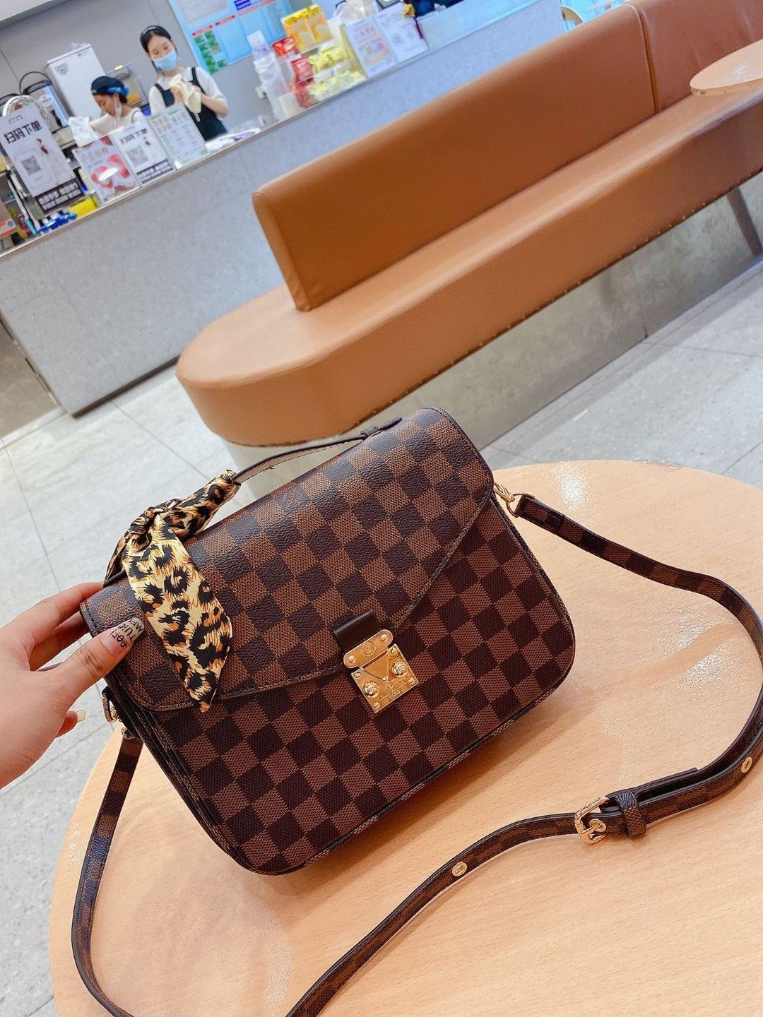 送料無料 LOUIS VUITTON ルイヴィトン ショルダーバッグ 財布 3