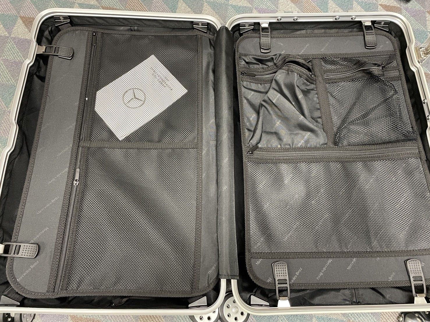 メルセデスベンツ スーツケース キャリーケース シルバー メルセデス