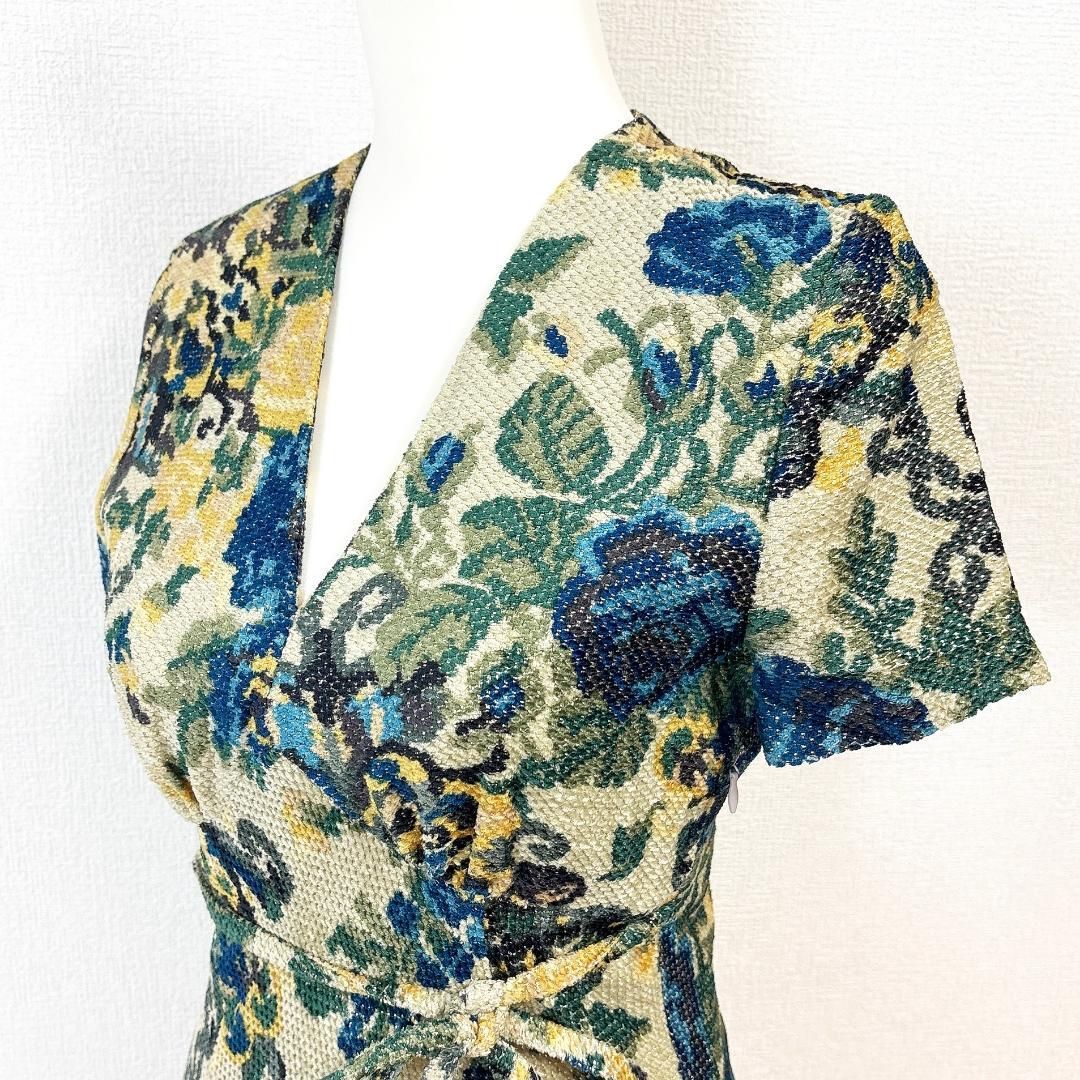 Ｖネック ウエスト紐