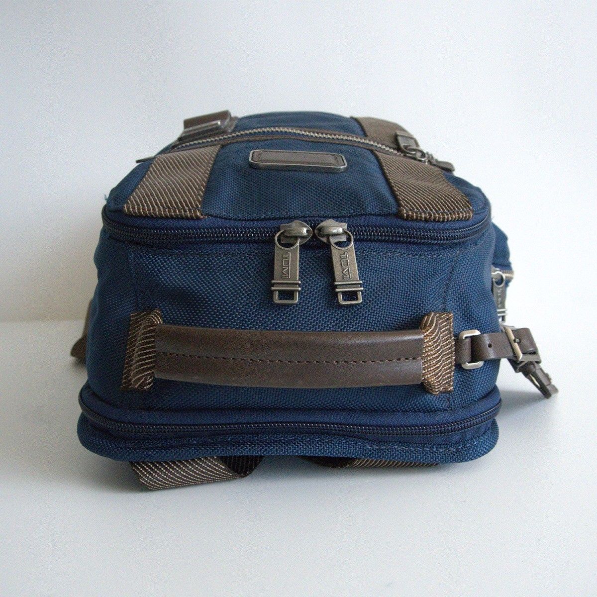 美品】TUMI 【22317BTH/ALPHA BRAVO Greely】ネイビー スリング 美品】TUMI 【22317BTH/ALPHA BRAVO Greely】ネイビー スリング