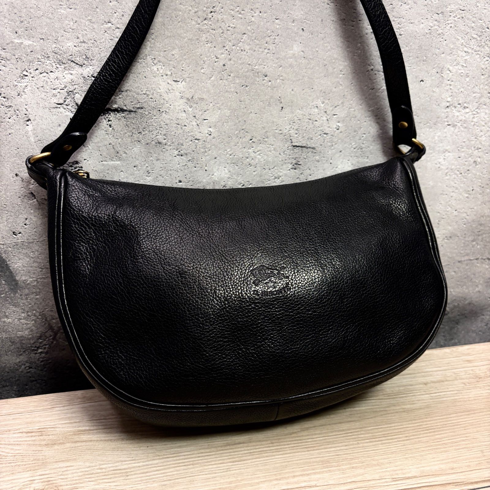 ✨IL BISONTE イルビゾンテ ショルダーバッグ✨ 美品 黒 ブラック 