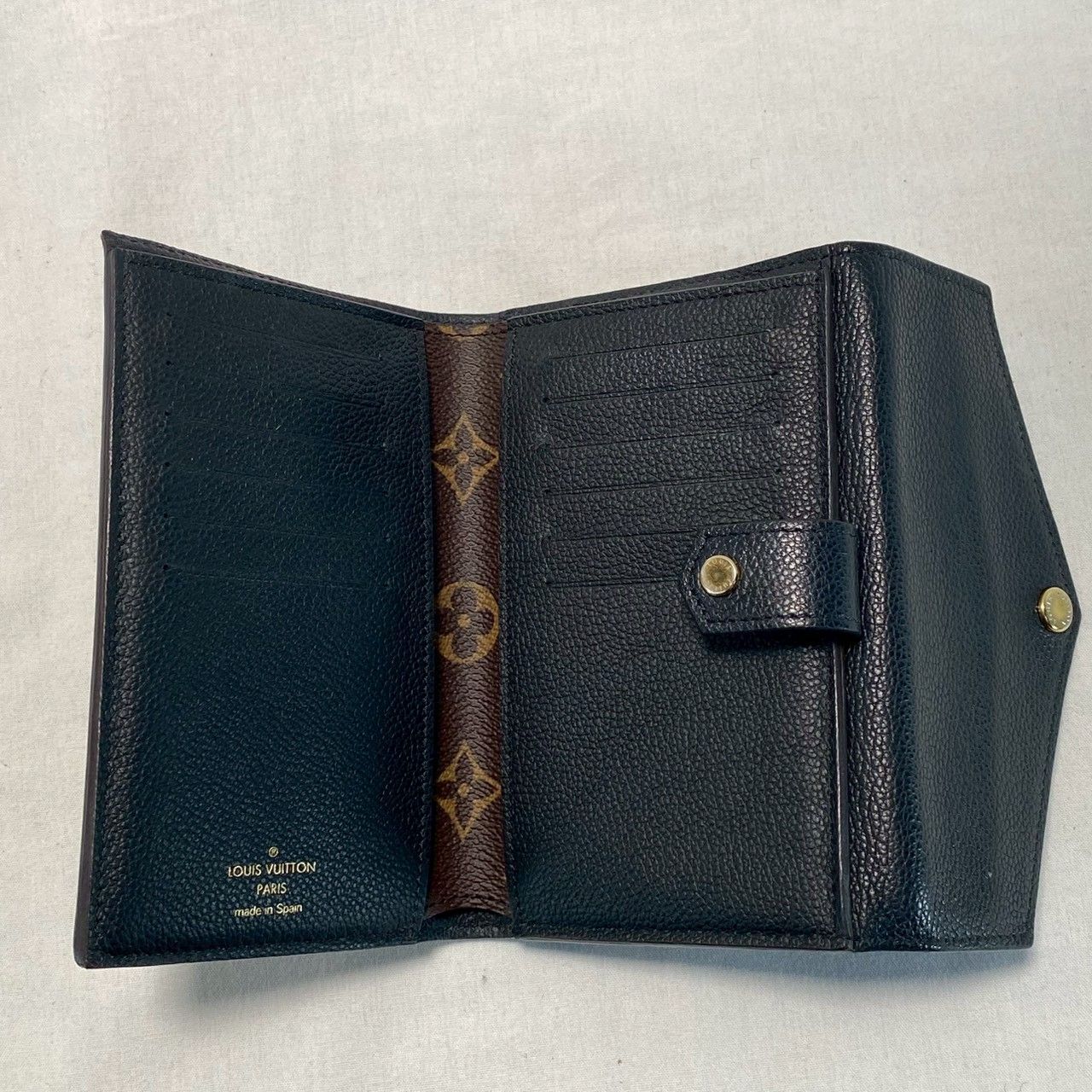 財布 ヴィクトリーヌ