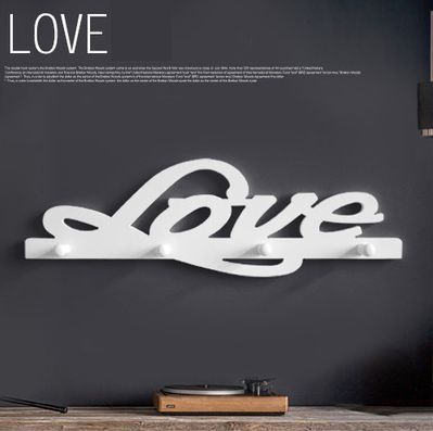 ウォールフック 英文字 筆記体風 スタイリッシュ 木製 5連 (LOVE)