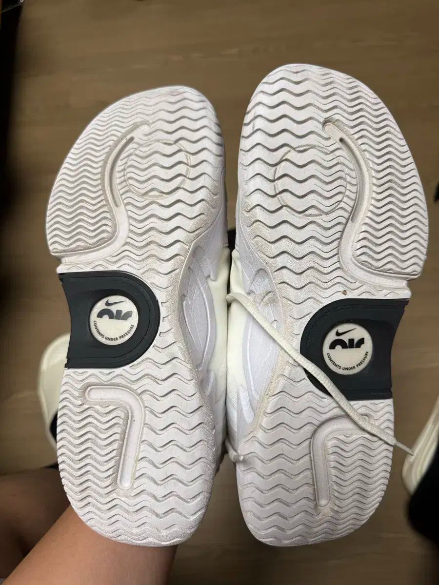 NIKE