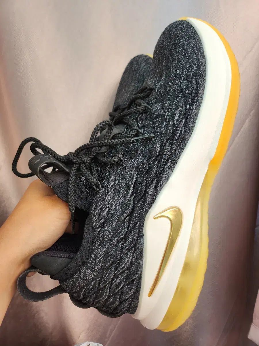 290 NIKE ナイキ レブロン 15 ロー バスケットシューズ